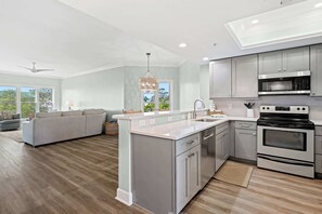 Fridge, microwave, oven, stovetop - Coastal condo on the beach w/ panoramic views, beach access & a shared pool (Hilton Head)