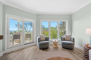 TV, DVD player, offices - Coastal condo on the beach w/ panoramic views, beach access & a shared pool (Hilton Head)