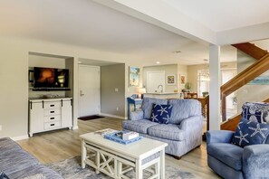 TV, offices - Nautical touches abound at this renovated waterfront condo with pool & tennis (Hilton Head)