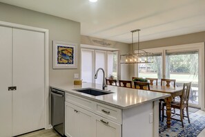 Fridge, microwave, oven, stovetop - Nautical touches abound at this renovated waterfront condo with pool & tennis (Hilton Head)