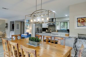 Dining - Nautical touches abound at this renovated waterfront condo with pool & tennis (Hilton Head)