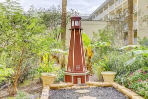 Property grounds - Mid-Island Marvel at Hilton Head Resort | Beach Access, Pools & Hot Tub (Hilton Head)