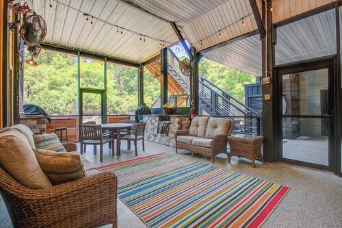 A Quiet Edisto Retreat Tucked Beneath the Live Oaks - dog friendly!