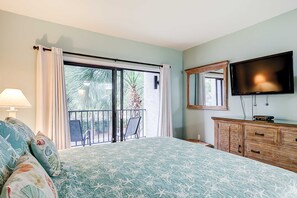 Iron/ironing board, WiFi, bed sheets - Family-friendly condo near the beach with balcony, central AC, & shared pool (Hilton Head)
