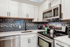 Fridge, microwave, oven, stovetop - Family-friendly condo near the beach with balcony, central AC, & shared pool (Hilton Head)