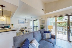 TV, DVD player, stereo, offices - Coastal resort condo with pool, tennis courts, beach access, golf, new deck (Hilton Head)