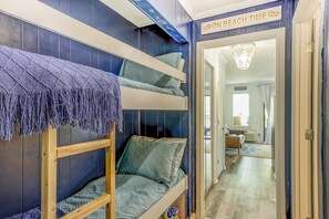 WiFi, bed sheets - Ideal island condo with fast WiFi, pool, ocean views, balcony & central AC (Hilton Head)