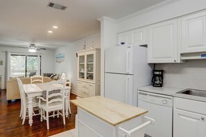 Fridge, microwave, oven, stovetop - Top-floor Fiddler’s Cove condo with resort pools, hot tub & beach access (Hilton Head)