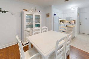 Dining - Top-floor Fiddler’s Cove condo with resort pools, hot tub & beach access (Hilton Head)