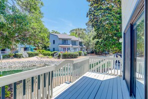 Property grounds - Dog-friendly island escape near the beach with pool, water view & WiFi (Hilton Head)