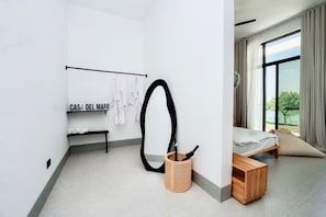 4 habitaciones, tabla de planchar con plancha, wifi y ropa de cama