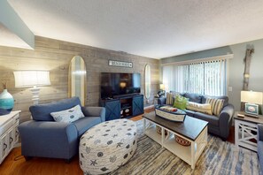 TV, fireplace, offices - Relaxing Coastal Escape- Golf course view with shared pool, nearby beach access, and serene island charm (Hilton Head)