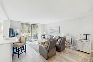 TV, offices - Lagoon View Villa | 2 Pools| walk to beach & shops (Hilton Head)