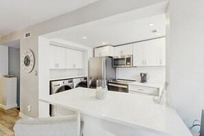 Fridge, microwave, oven, stovetop - Lagoon View Villa | 2 Pools| walk to beach & shops (Hilton Head)