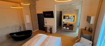 Villa Weitmar: Private spa - sauna and designer bathtub