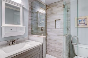 Shower, towels - Ideal Island Gem W/ Shared Pool, Beach Access, Free WiFi, Private Balcony & More (Hilton Head)