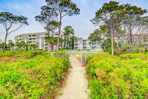 Property grounds - Ideal Island Gem W/ Shared Pool, Beach Access, Free WiFi, Private Balcony & More (Hilton Head)
