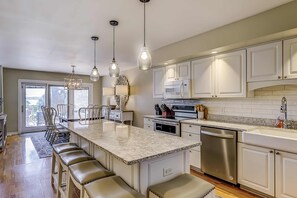 Fridge, microwave, oven, stovetop - Spacious waterview haven with decks, firepit, AC, WiFi, pool - walk to beach (Hilton Head)
