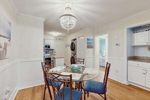 Dining - Seas the Day - all-suite getaway with pools, tennis, steps to beach (Hilton Head)