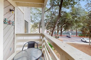 Property grounds - Seas the Day - all-suite getaway with pools, tennis, steps to beach (Hilton Head)