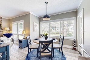 Dining - Total renovation June 2024, views, pool, hot tub & beach club pick up (Hilton Head)