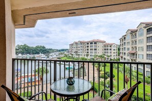 Property grounds - Yacht Club Villas | Updated corner condo with marina view, shared pool & hot tub (Hilton Head)
