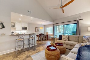 TV, offices - Updated Harbour Town Hideaway with Pool & Balcony | Walk to Shops & Golf (Hilton Head)