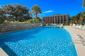 Pool - Island oasis with balcony, beach access, pool, hot tub (Hilton Head)