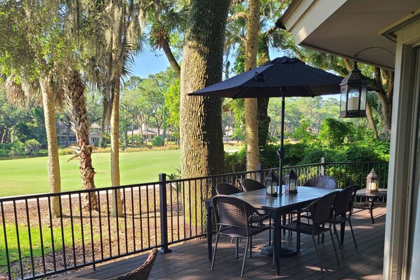 Outdoor dining - Sea Pines Home on 18th Hole of Atlantic Dunes w/Private Pool & New Deck-2 DogsOK (Hilton Head)