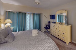 Iron/ironing board, WiFi, bed sheets - Stunning and bright condo in The Sea Pines Plantation with golf course views (Hilton Head)