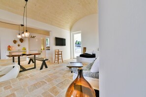 Smart TV, books, stereo - Villa LàMìa Donnagnora in Ostuni, heated pool and pets allowed (Ostuni)