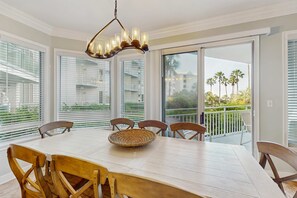 Dining - Oceanfront condo with pools, hot tubs, WiFi, washer/dryer, & central A/C (Hilton Head)