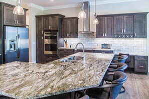 Fridge, microwave, oven, stovetop - Modern home on 7th fairway with private pool & porch - near shopping & beaches (Hilton Head)