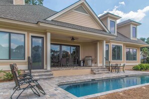 Pool - Modern home on 7th fairway with private pool & porch - near shopping & beaches (Hilton Head)