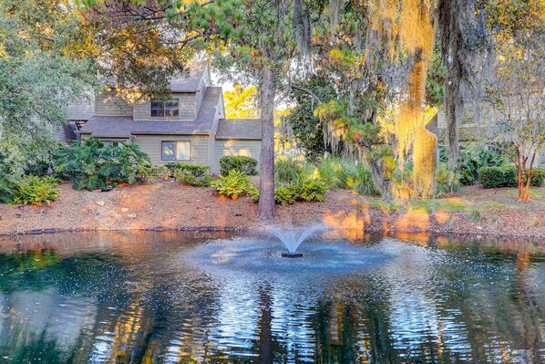 Property grounds - Dog-friendly villa w/ lagoon views & an updated interior - near beach & pools (Hilton Head)