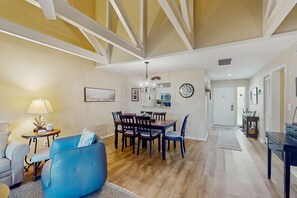 Interior - Gated community home w/ vaulted ceilings, lagoon, & pools - near beaches (Hilton Head)