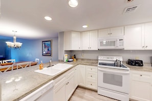 Fridge, microwave, oven, stovetop - Ground level condo with pool, golf & Sea Pines Beach Club access (Hilton Head)
