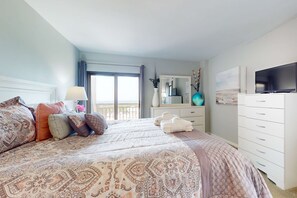 Iron/ironing board, WiFi - Updated oceanfront villa with amazing views, balcony, pool access & W/D (Hilton Head)