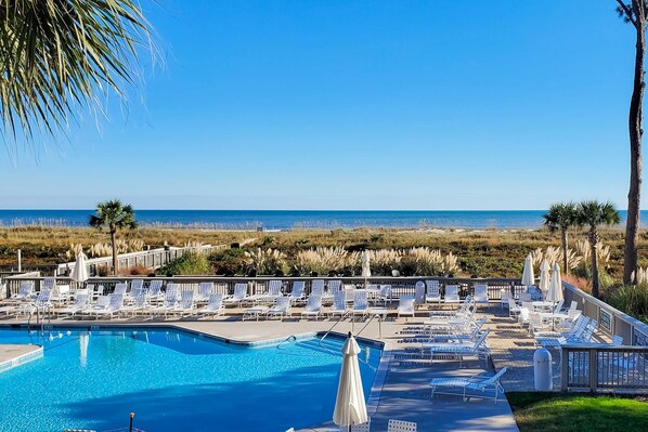 Pool - Updated oceanfront villa with amazing views, balcony, pool access & W/D (Hilton Head)