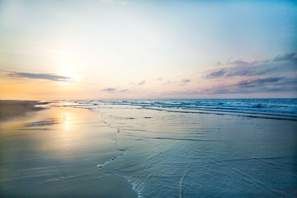 Beach nearby - Courtside Villas Retreat w/pools & tennis courts - near beach & Coligny fun (Hilton Head)
