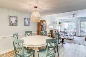 Interior - Courtside Villas Retreat w/pools & tennis courts - near beach & Coligny fun (Hilton Head)
