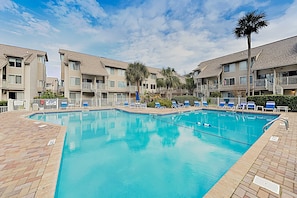 Pool - Courtside Villas Retreat w/pools & tennis courts - near beach & Coligny fun (Hilton Head)