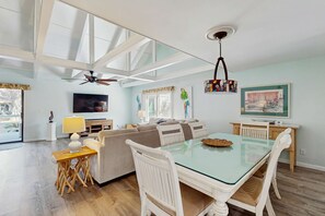 Dining - Gated community home w/lagoon & pools - Near Beaches & Dog Friendly (Hilton Head)