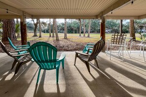 Terrace/patio - Peaceful coastal escape on golf course w/ AC, & W/D - near trails & the beach (Edisto Beach)