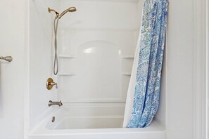 Shower, hair dryer, towels - Peaceful coastal escape on golf course w/ AC, & W/D - near trails & the beach (Edisto Beach)