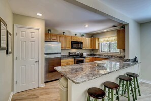 Private kitchen - Cozy dog-friendly home with free WiFi & private pool for a relaxing stay (Hilton Head)
