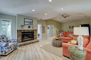 TV, DVD player, offices - Cozy dog-friendly home with free WiFi & private pool for a relaxing stay (Hilton Head)