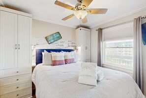 1 bedroom, iron/ironing board, WiFi, bed sheets - Top Floor Condo w/ Ocean Views, Pool, Balcony & WIFI - Walk to Beach (Hilton Head)