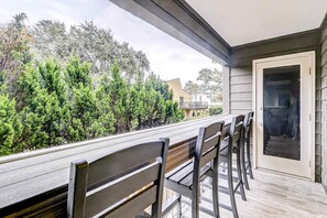 Property grounds - Modern condo with water views, central air-conditioning, shared pool, & hot tub (Hilton Head)