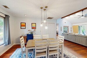 Dining - Fabulous island home with private pool, fast WiFi, grill, sunroom & central AC (Hilton Head)